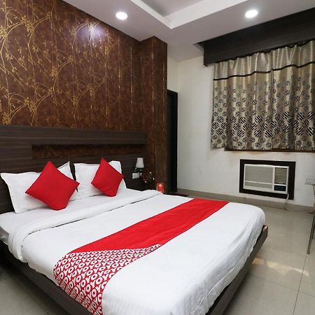 Oyo 18753 Hotel Glance Inn Нью-Делі Екстер'єр фото