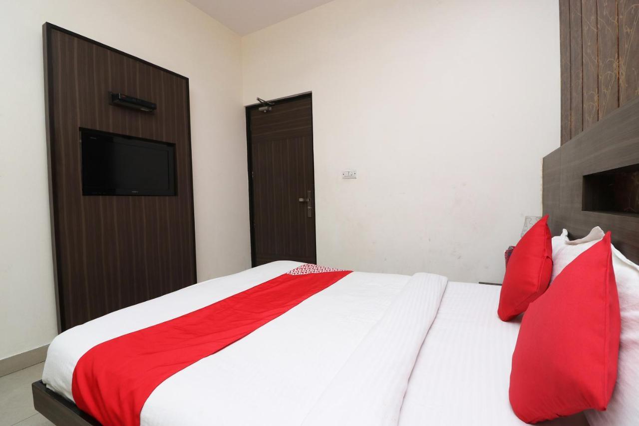 Oyo 18753 Hotel Glance Inn Нью-Делі Екстер'єр фото