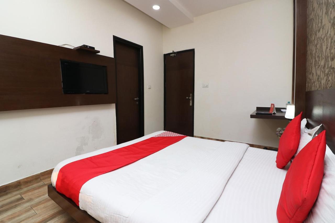 Oyo 18753 Hotel Glance Inn Нью-Делі Екстер'єр фото