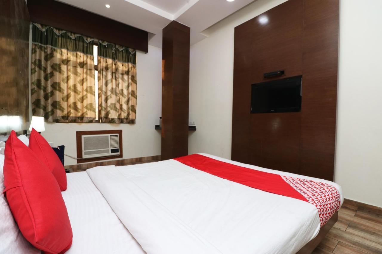 Oyo 18753 Hotel Glance Inn Нью-Делі Екстер'єр фото
