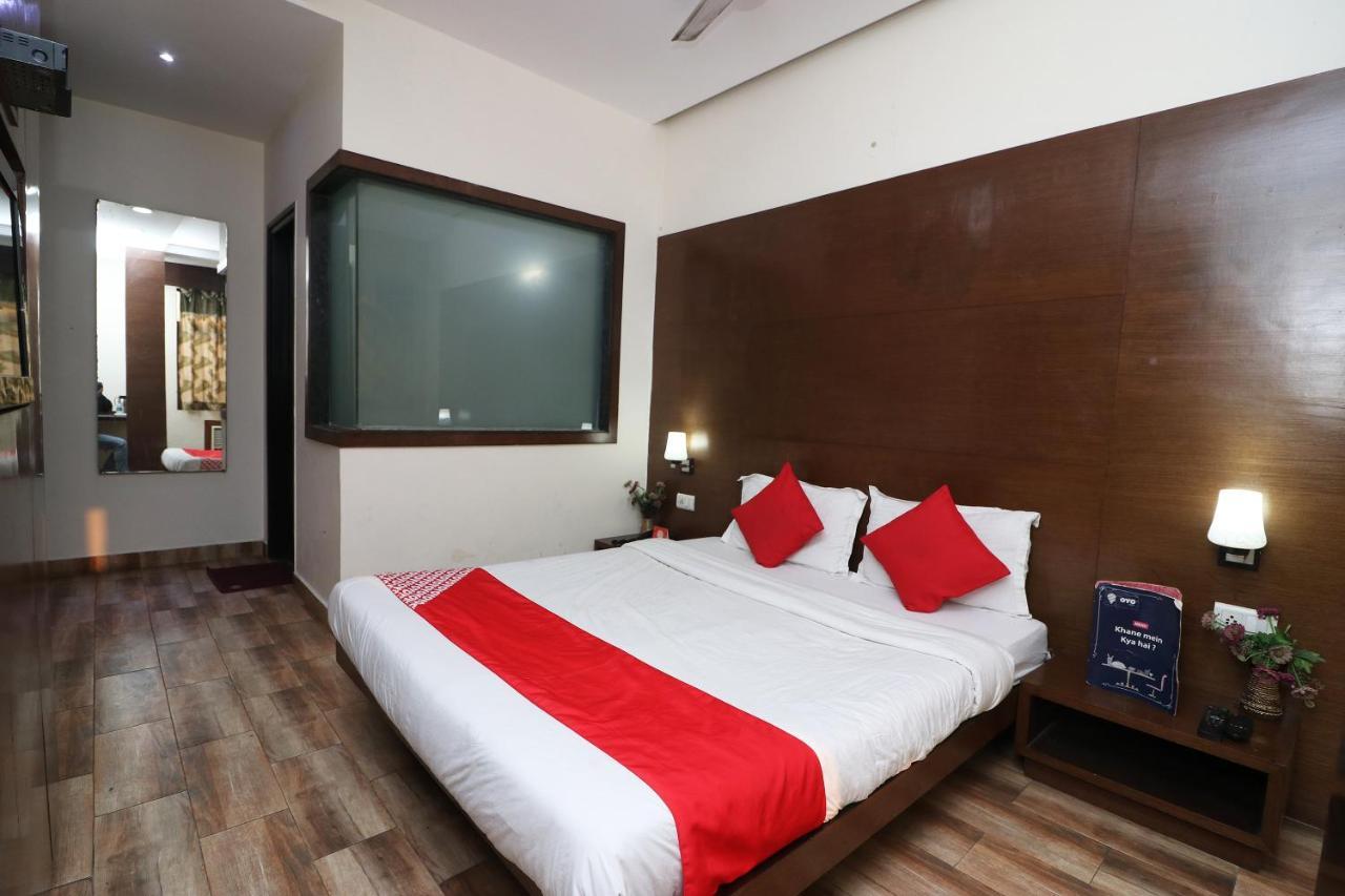 Oyo 18753 Hotel Glance Inn Нью-Делі Екстер'єр фото