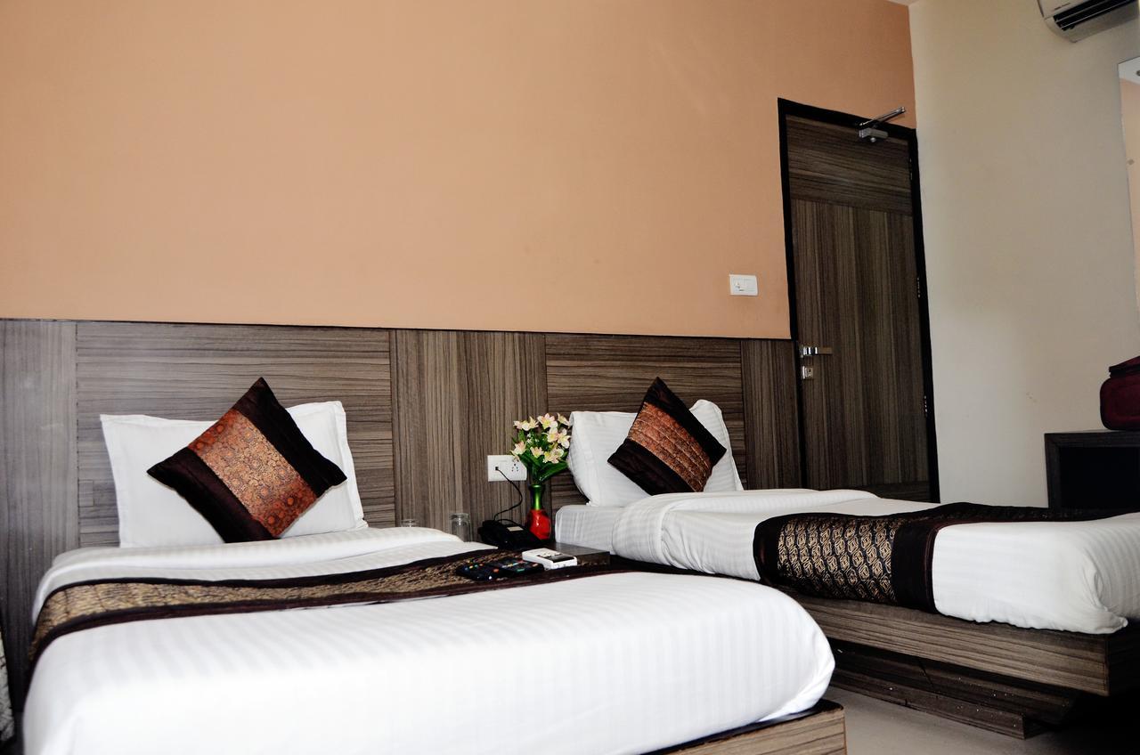 Oyo 18753 Hotel Glance Inn Нью-Делі Екстер'єр фото