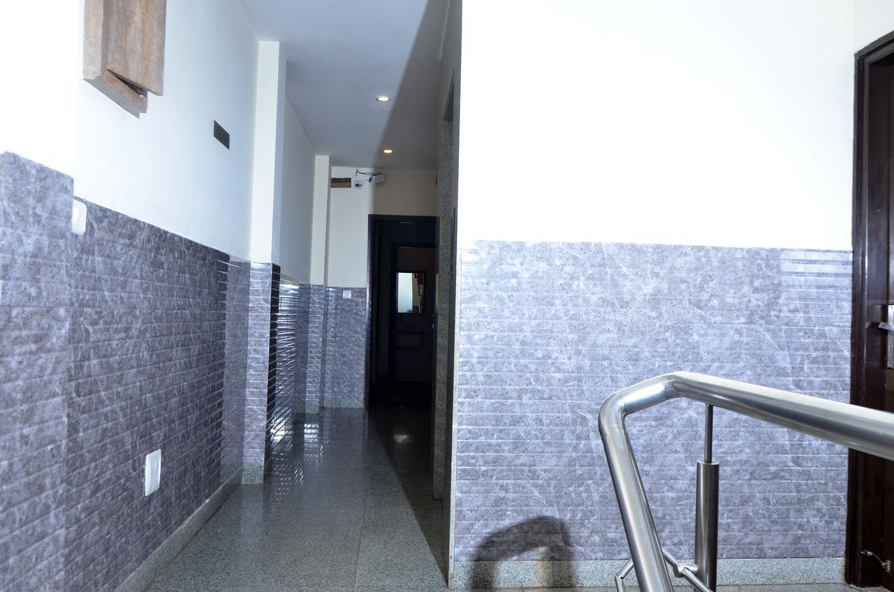Oyo 18753 Hotel Glance Inn Нью-Делі Екстер'єр фото