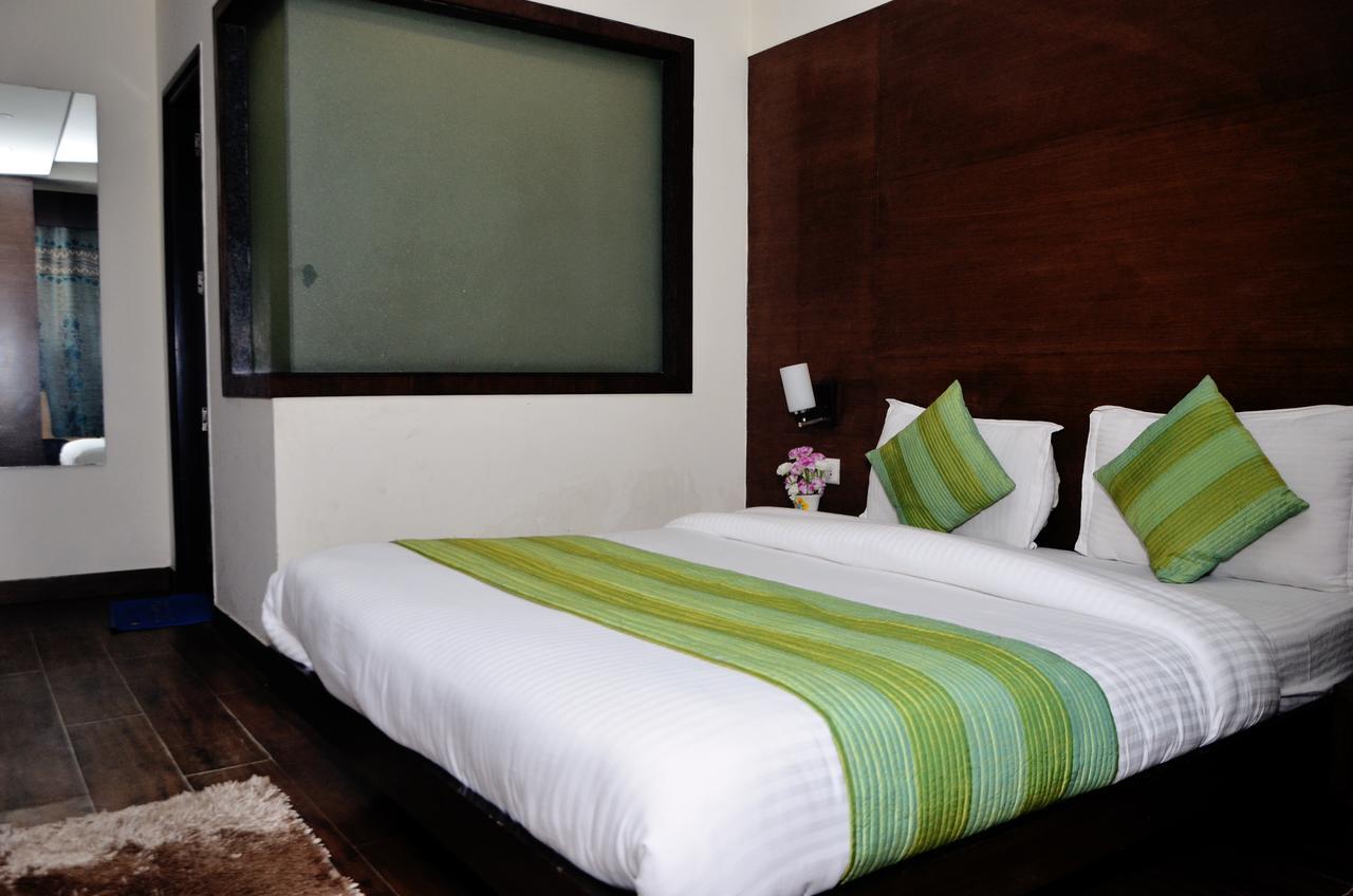 Oyo 18753 Hotel Glance Inn Нью-Делі Екстер'єр фото