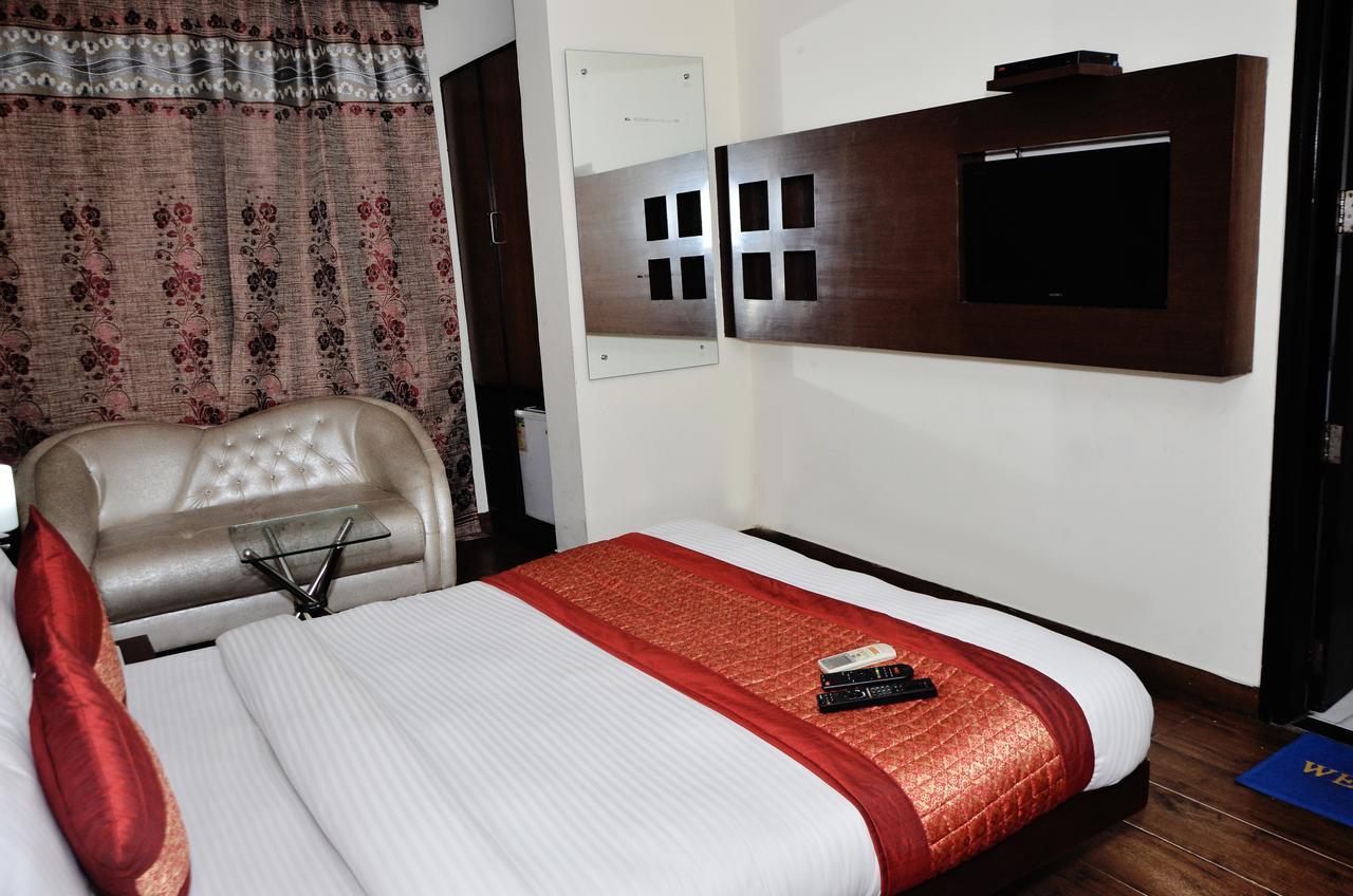 Oyo 18753 Hotel Glance Inn Нью-Делі Екстер'єр фото