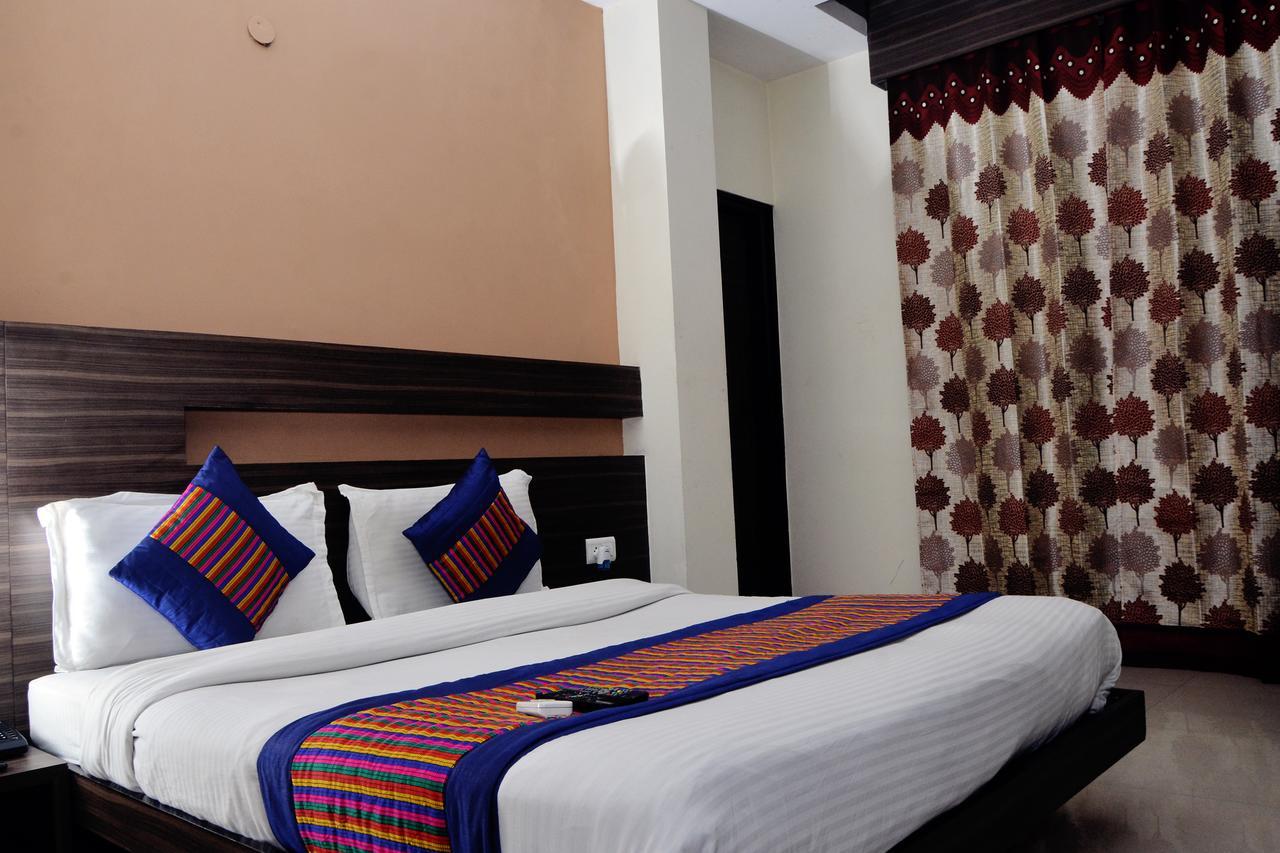 Oyo 18753 Hotel Glance Inn Нью-Делі Екстер'єр фото