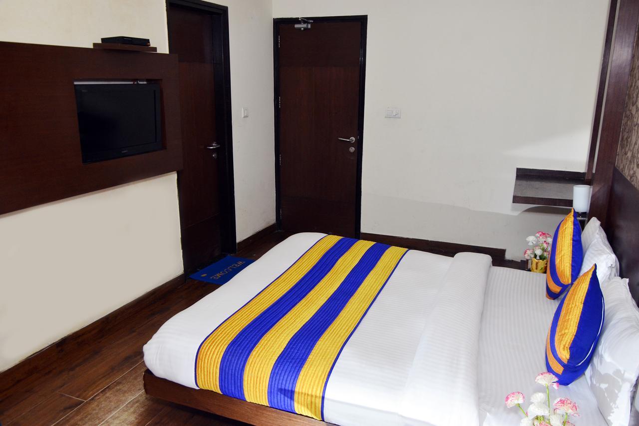 Oyo 18753 Hotel Glance Inn Нью-Делі Екстер'єр фото