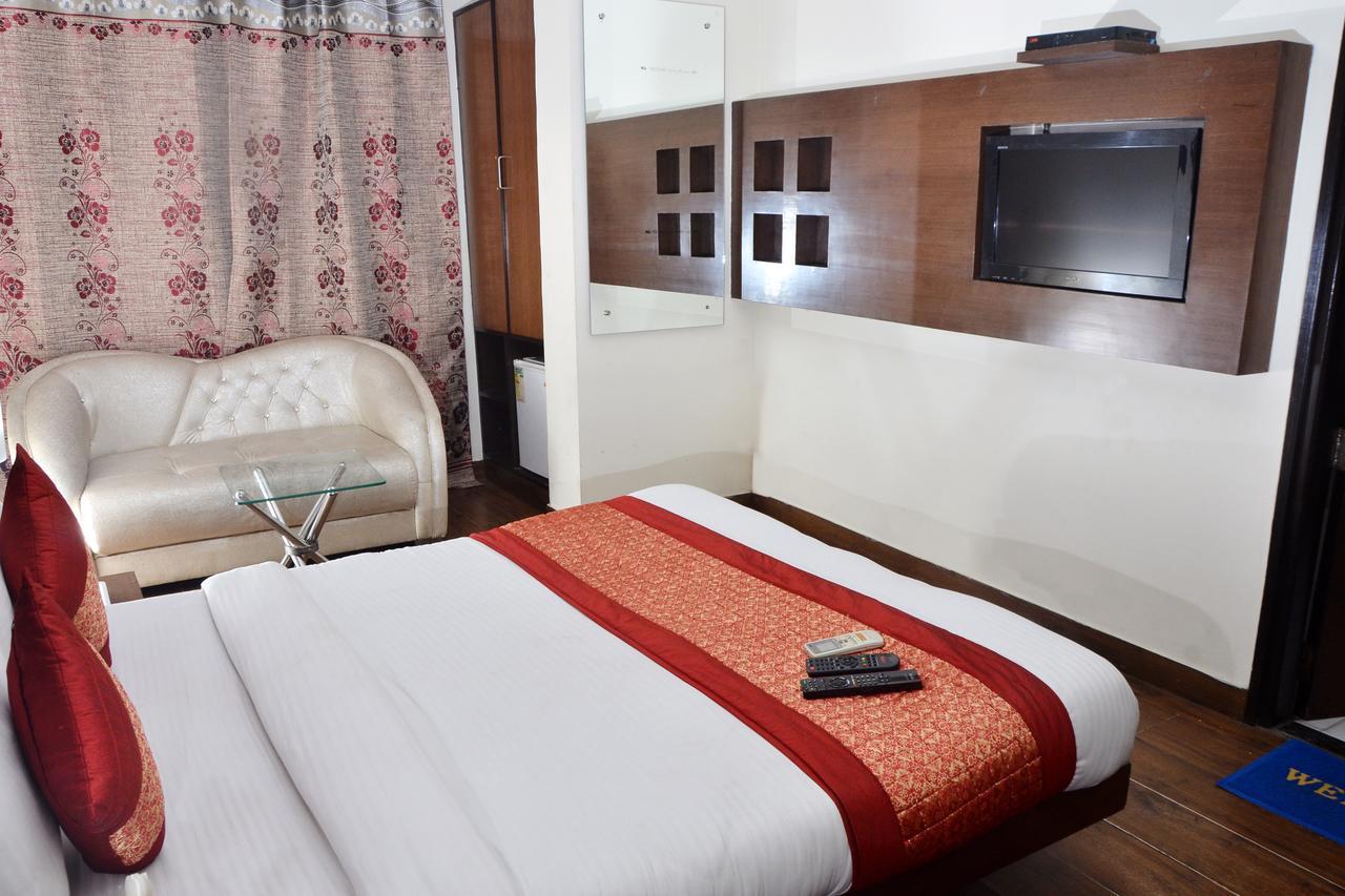 Oyo 18753 Hotel Glance Inn Нью-Делі Екстер'єр фото